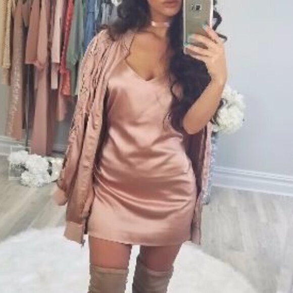 Missguided Carli Bybel  Zip Front Jacket womens Size 6 rose gold satin - Picture 1 of 9